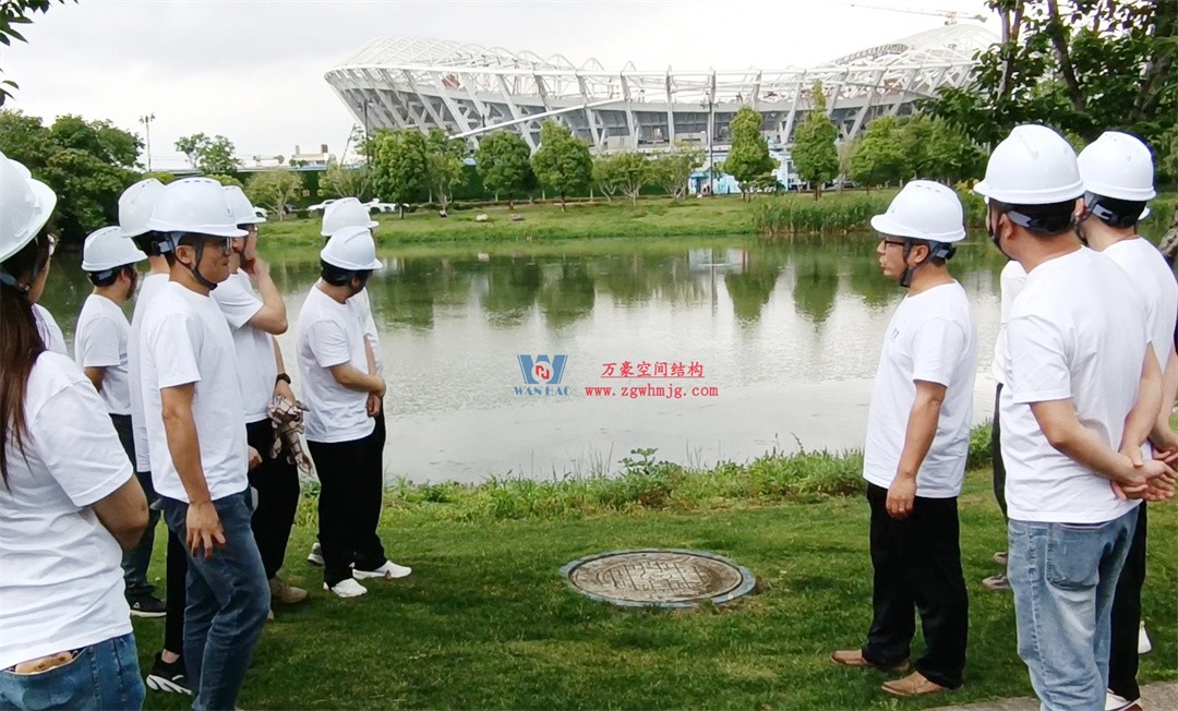標(biāo)桿引領(lǐng)，智啟未來(lái)——萬(wàn)豪集團(tuán)營(yíng)銷(xiāo)、設(shè)計(jì)與技術(shù)骨干共赴無(wú)錫奧體中心，現(xiàn)場(chǎng)觀摩學(xué)習(xí)解鎖“創(chuàng)新密碼”